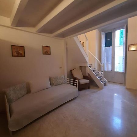 Holiday House Nel Cuore Di Bari Luaran gambar