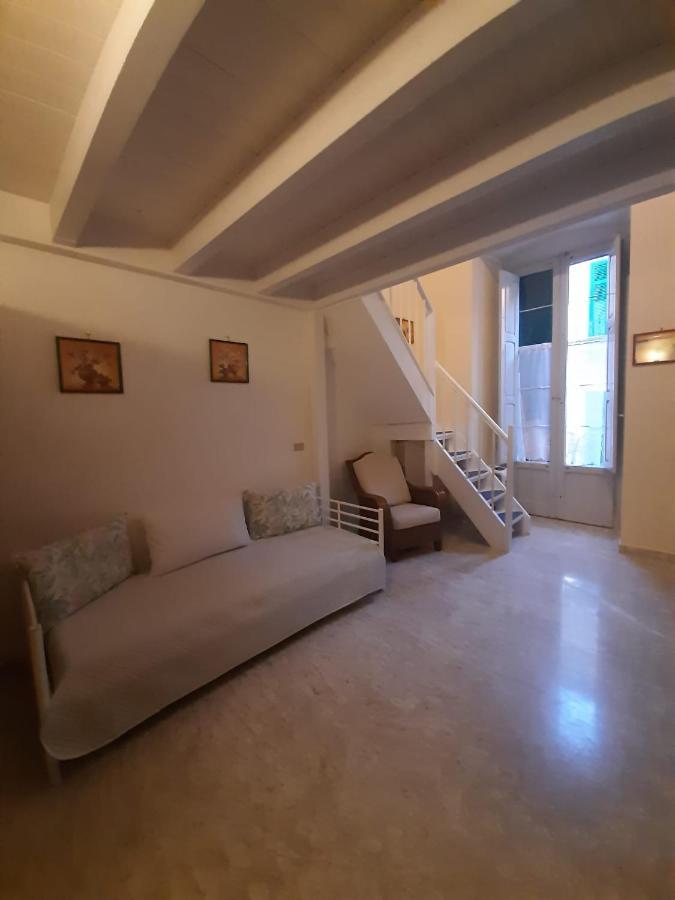 Holiday House Nel Cuore Di Bari Luaran gambar